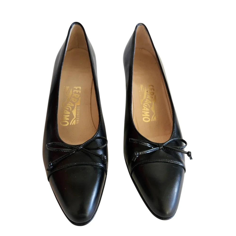 Salvatore Ferragamo Black Leather Bow Pumps Kitten Heels Shoes 8.5 AAAA Narrow